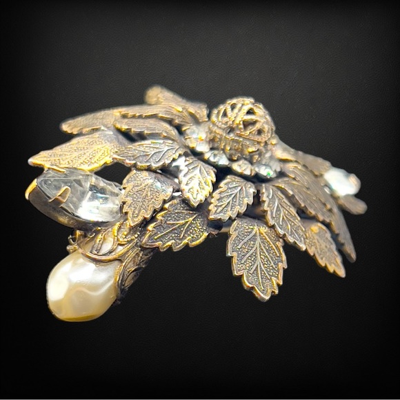Vintage Possibly Unsigned Haskell Brass, Faux Pearl & Crystal Leaf Brooch - Picture 2 of 6